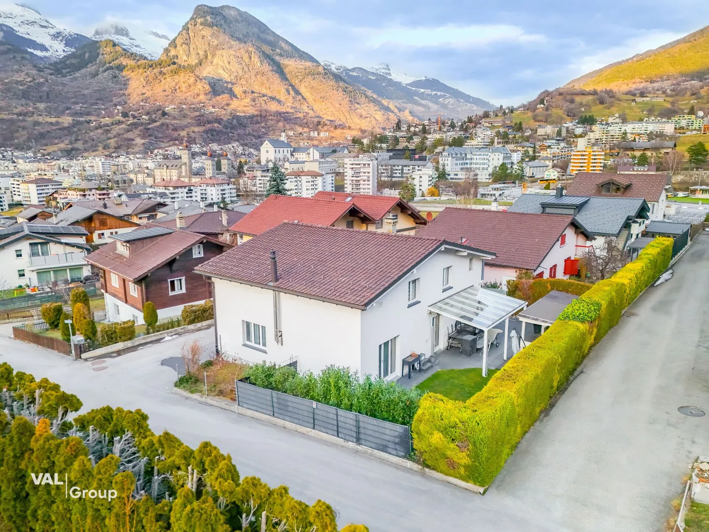 Ampia casa unifamiliare con giardino privato e molta tranquillità - Foto 1 di 27