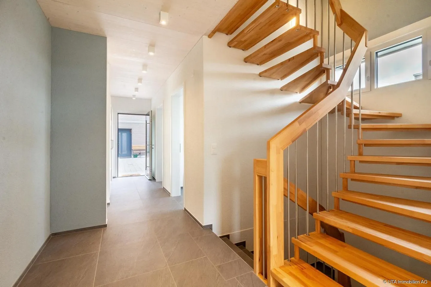 FAMILIENTRAUM - Neuwertiges Einfamilienhaus mit grossen Wohn- und Nebe - Foto 2 von 19