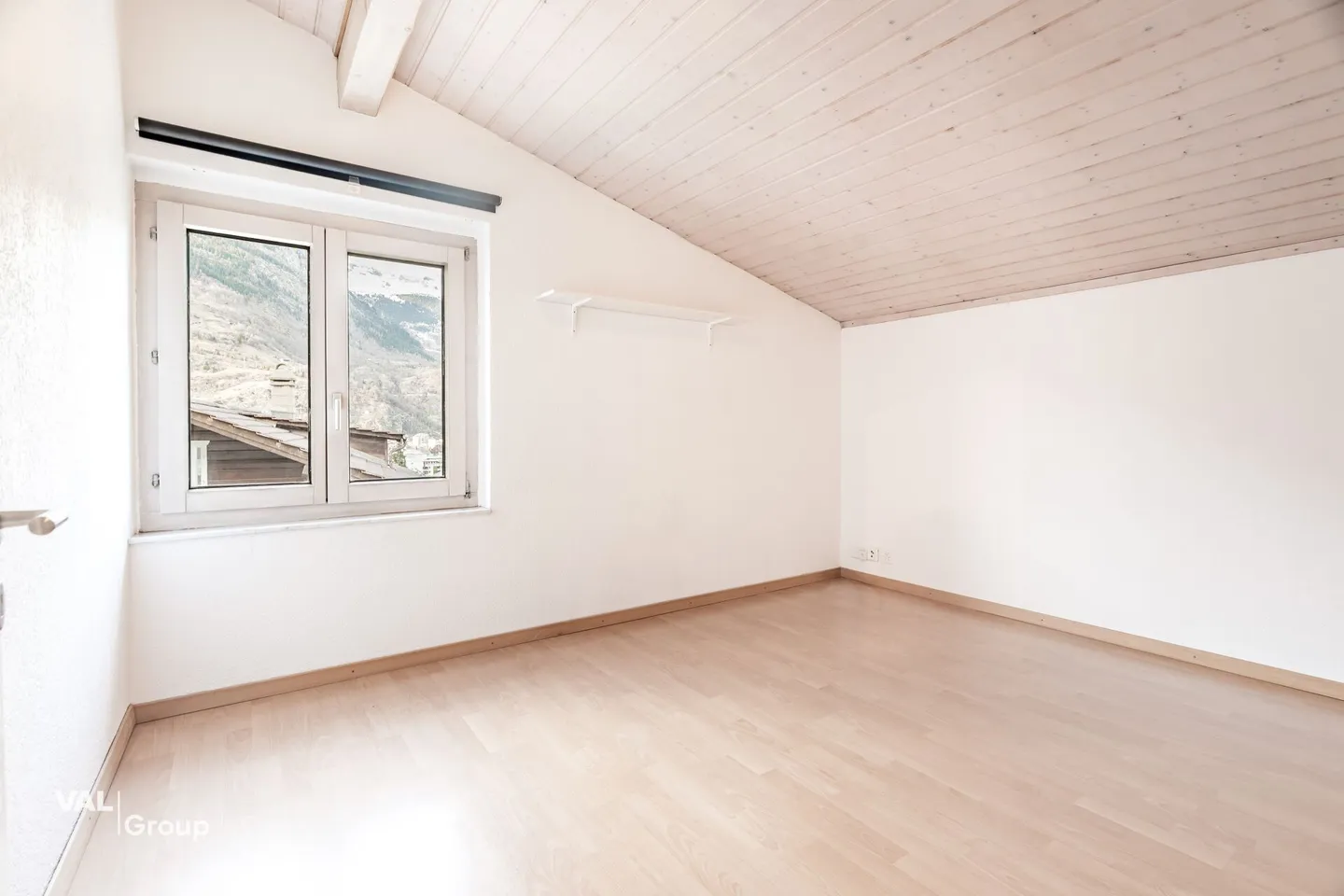 Ampia casa unifamiliare con giardino privato e molta tranquillità - Foto 17 di 27