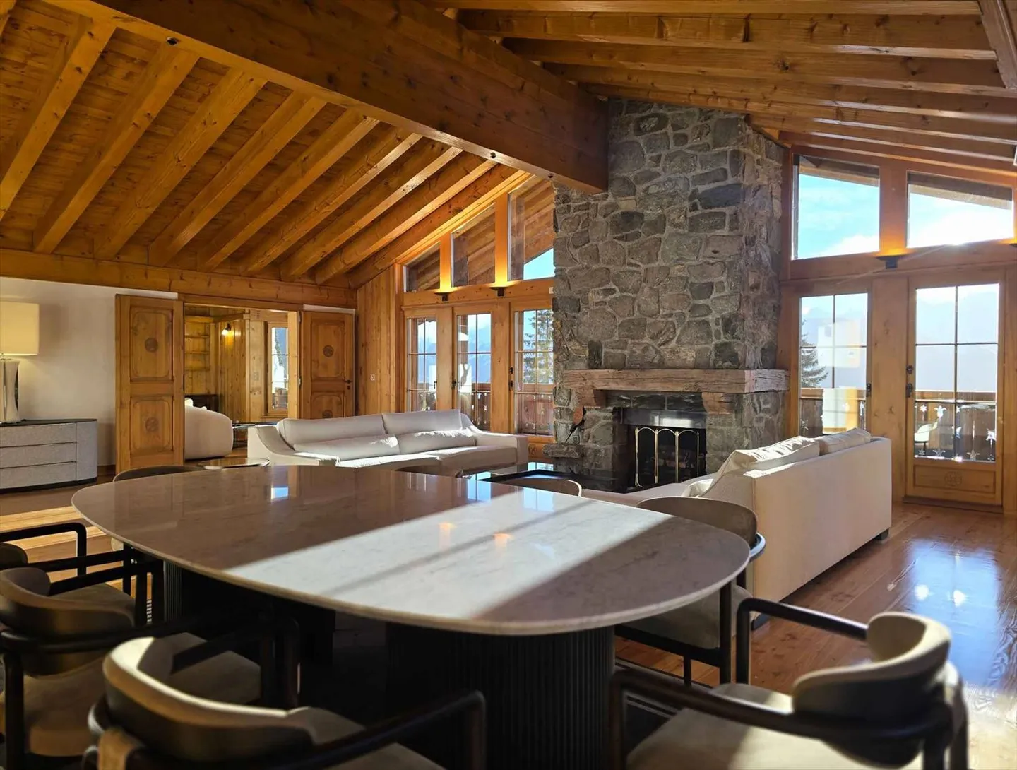 PENTHOUSE ECCEZIONALE, Ski-in/Ski-out, ~260 m², 3 camere - Foto 2 di 13
