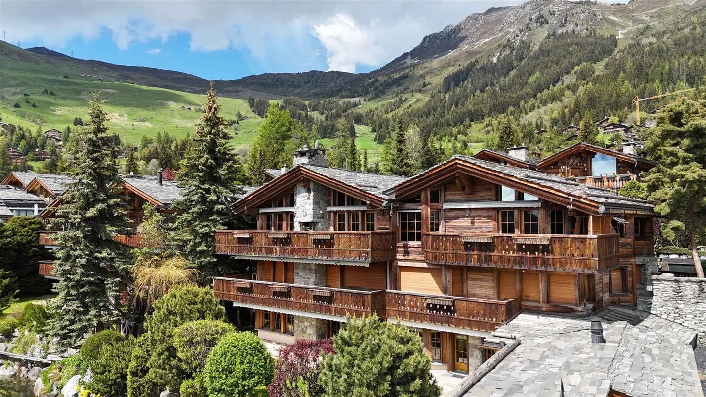 PENTHOUSE ECCEZIONALE, Ski-in/Ski-out, ~260 m², 3 camere - Foto 3 di 13