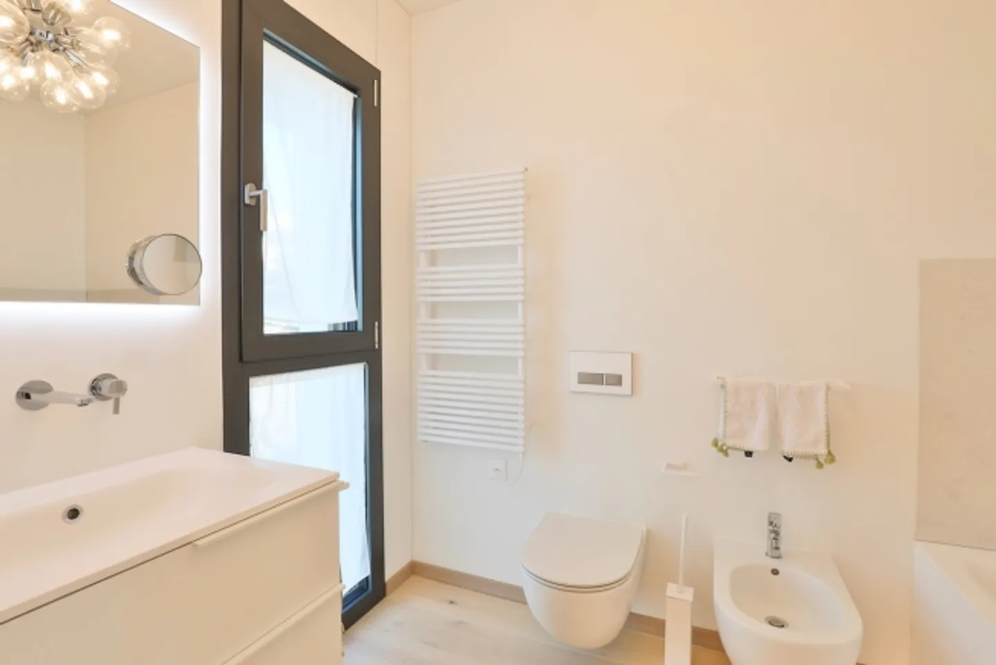 Modern Penthouse with Panoramic Terrace and Fine Finishes - Photo 20 of 20