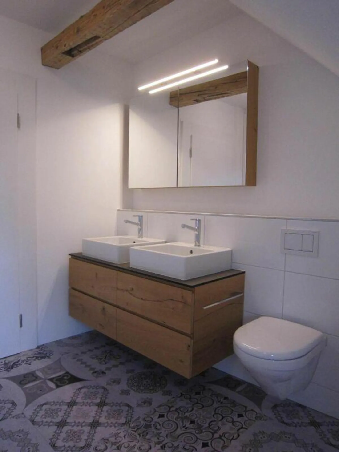 Appartamento attico affascinante in un edificio storico! - Foto 9 di 13