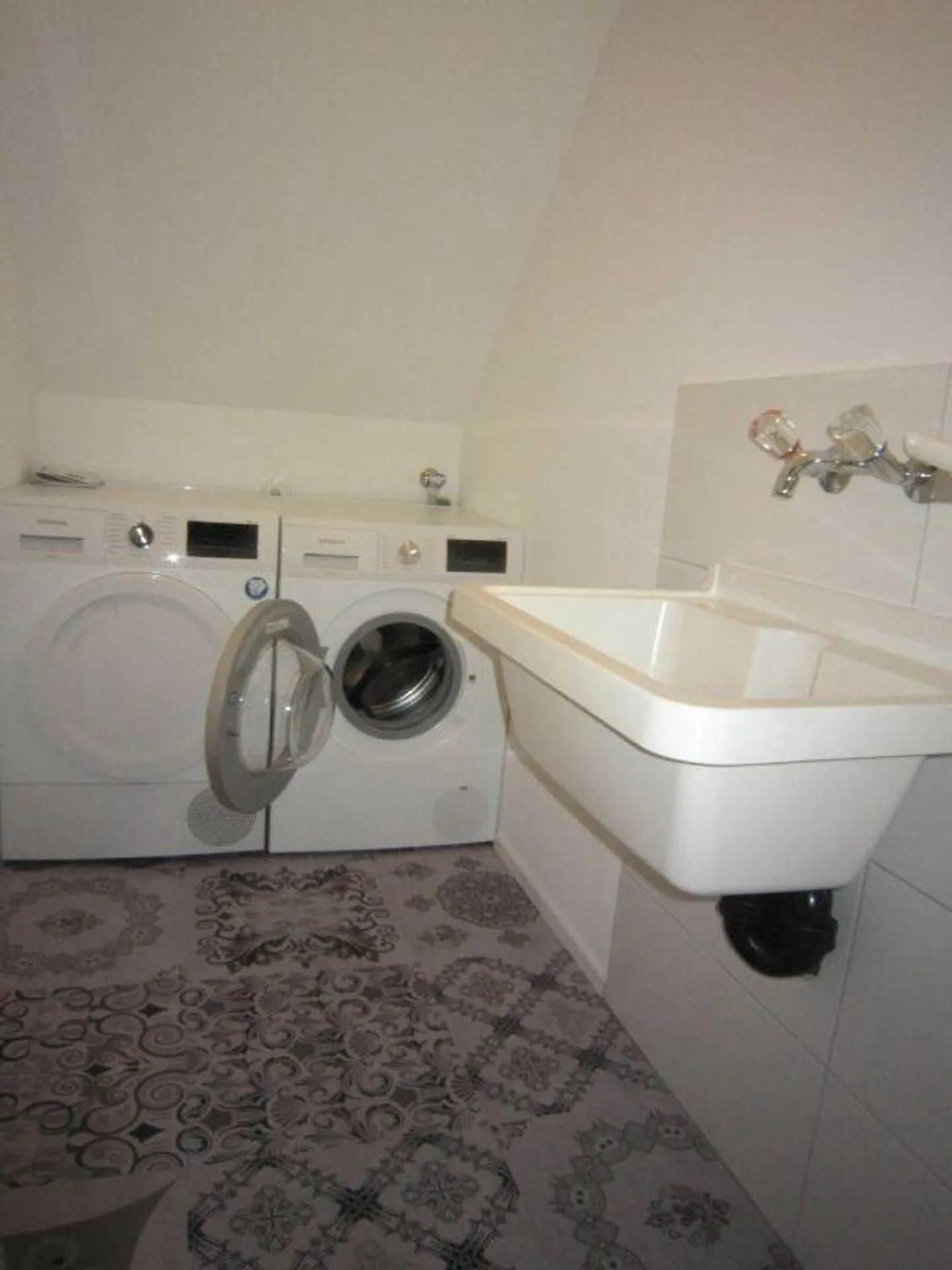 Appartamento attico affascinante in un edificio storico! - Foto 10 di 13