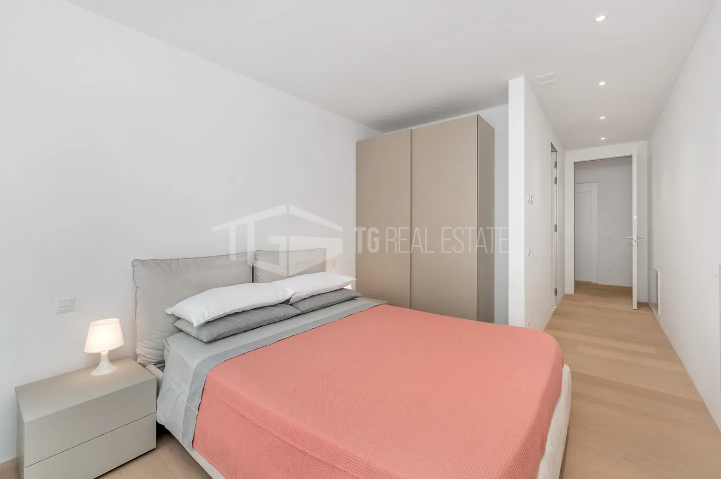 Eleganza in stile moderno con vista lago - Foto 3 di 11