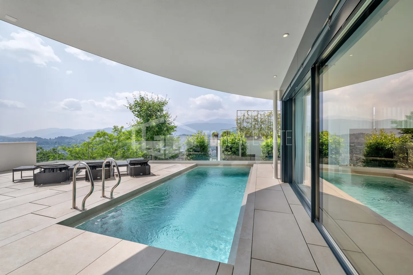 Eleganza in stile moderno con vista lago - Foto 7 di 11