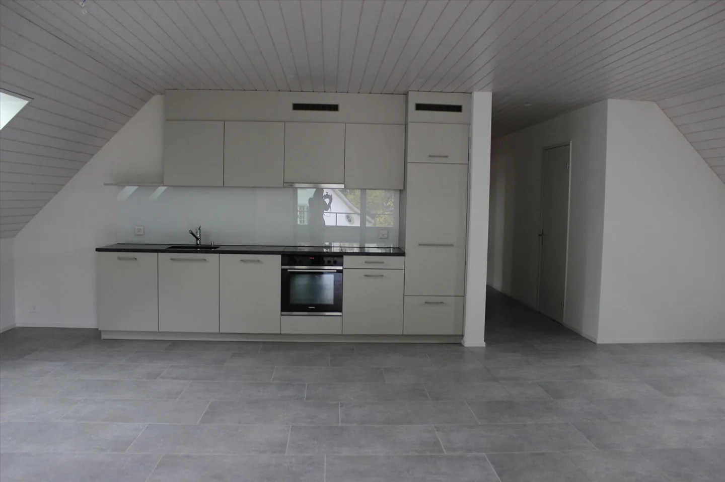 Spacious and modern 2.5 room apartment! - Photo 3 of 5