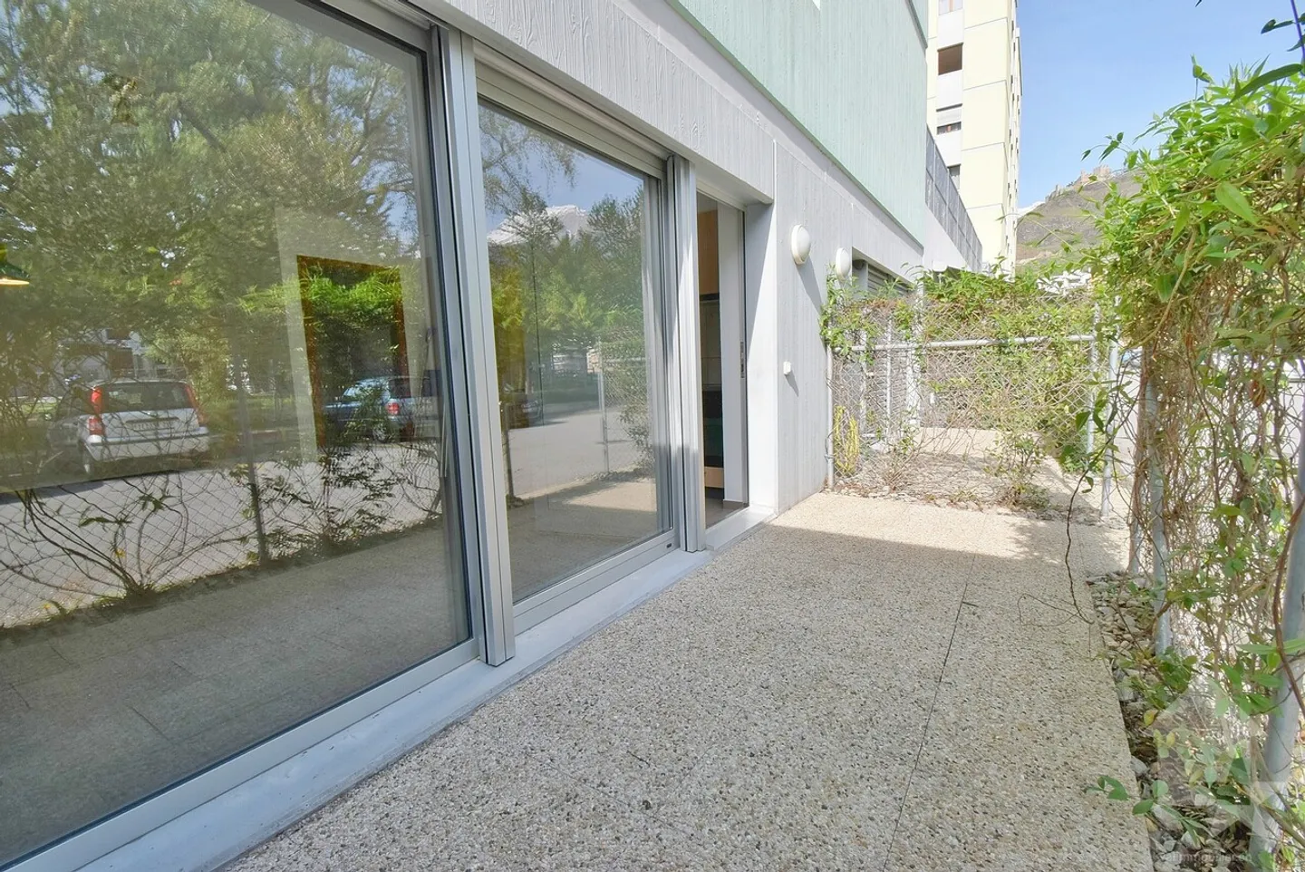 Schönes Studio mit Terrasse und Parkplatz in Sion! - Foto 1 von 7
