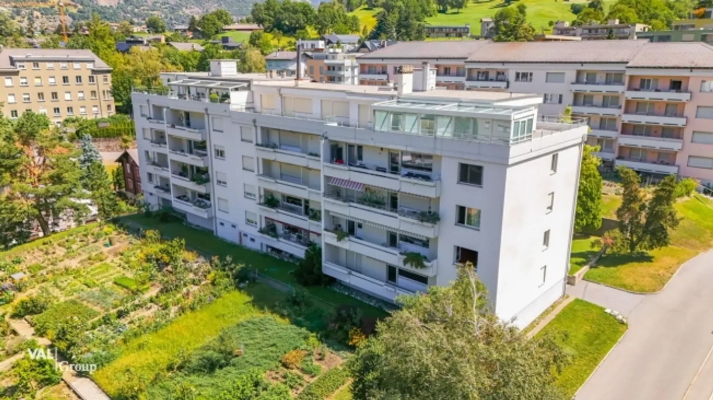 Appartamento luminoso con vista sulla valle in un quartiere adatto alle famiglie - Foto 1 di 20