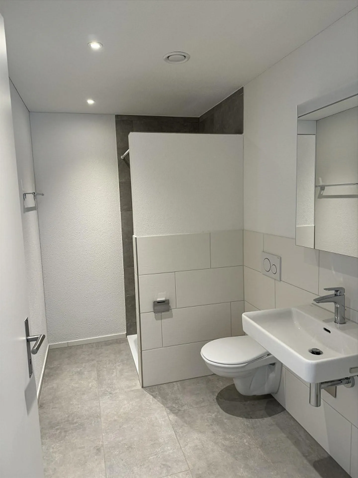 Spacious and modern 2.5 room apartment! - Photo 4 of 5