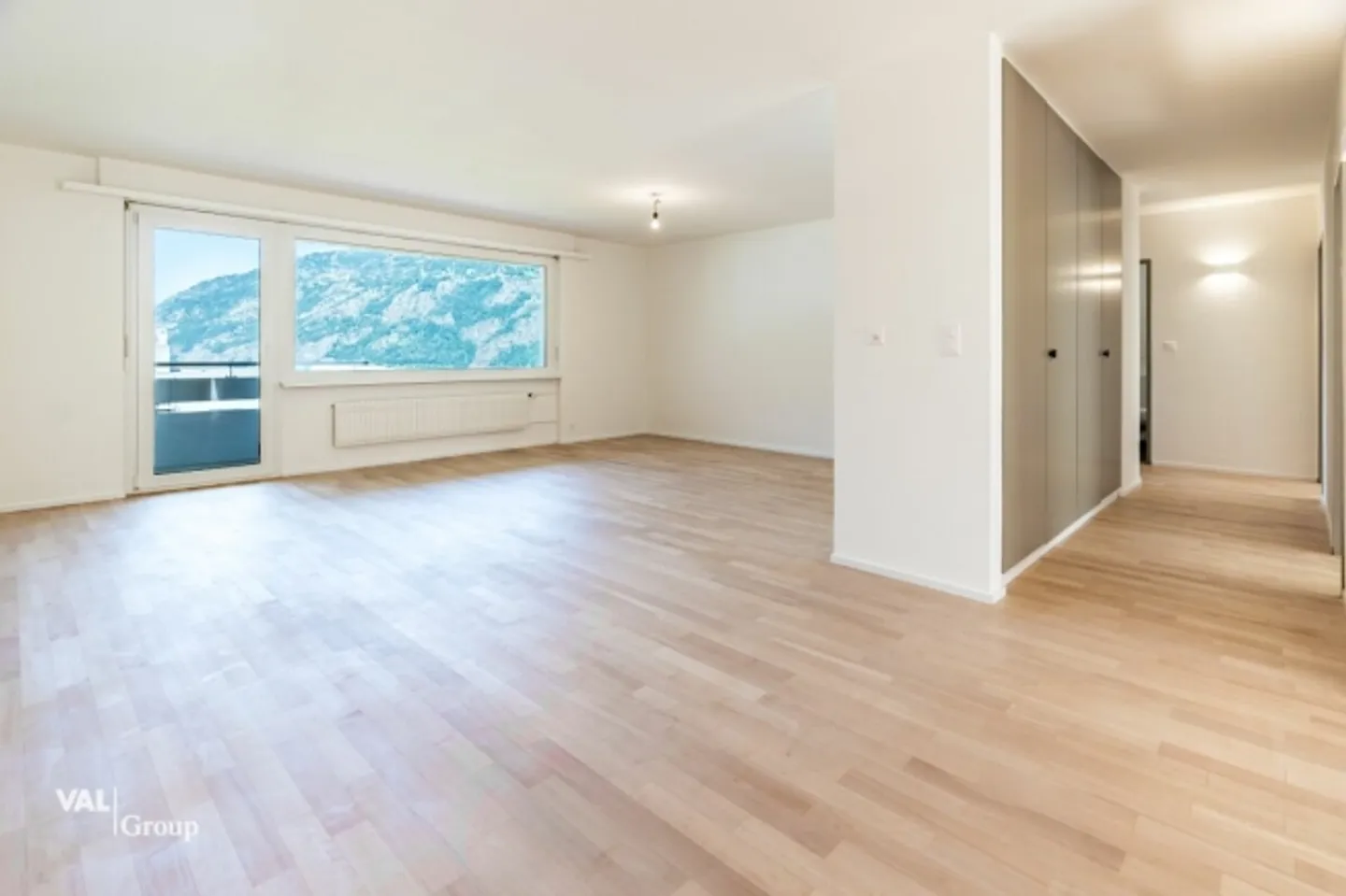 Appartamento luminoso con vista sulla valle in un quartiere adatto alle famiglie - Foto 2 di 20