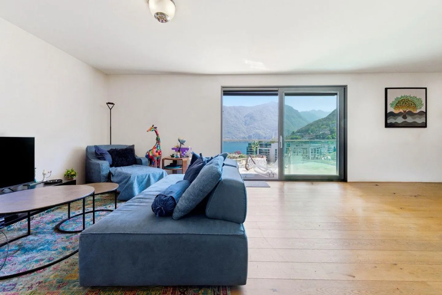 Attico esclusivo con tetto panoramico e vista mozzafiato sul lago di Lugano - Foto 1 di 11