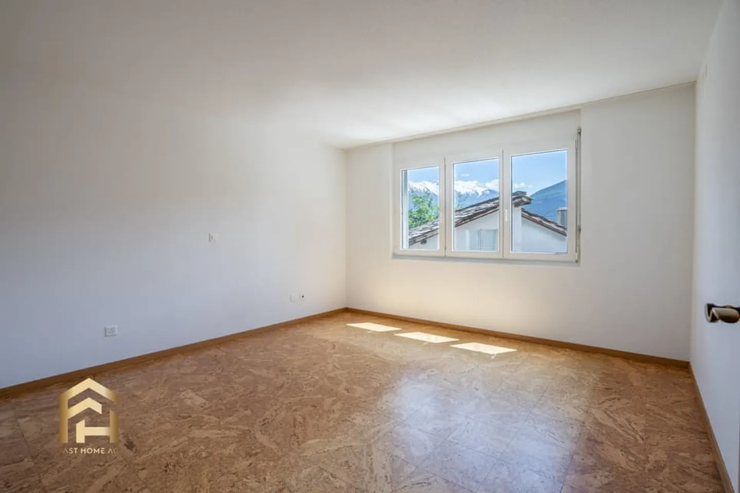 Ampio appartamento di 5,5 stanze con possibilità di espandere il sottotetto - Foto 6 di 13