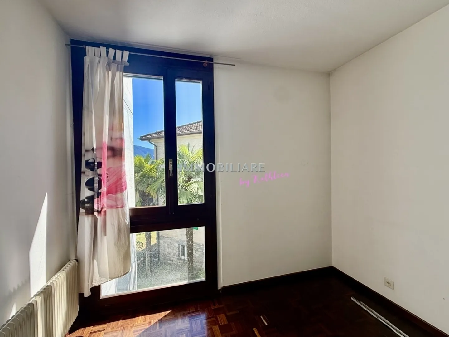 Appartamento per le vacanze con vista lago dal balcone, camino e sentiero per la stazione - Foto 11 di 13