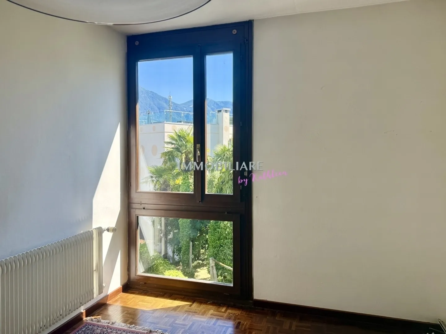 Appartamento per le vacanze con vista lago dal balcone, camino e sentiero per la stazione - Foto 13 di 13