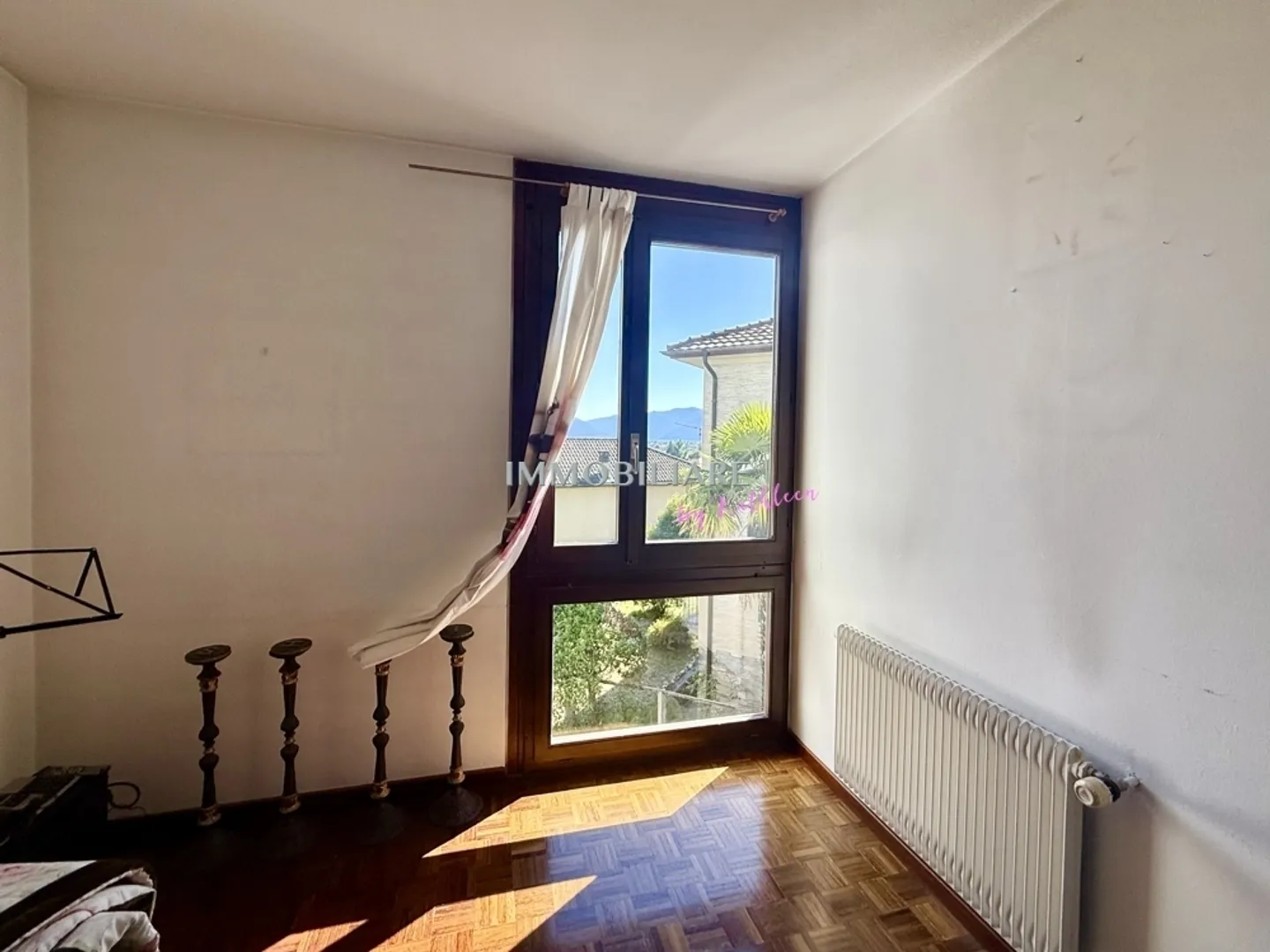 Appartamento per le vacanze con vista lago dal balcone, camino e sentiero per la stazione - Foto 7 di 13