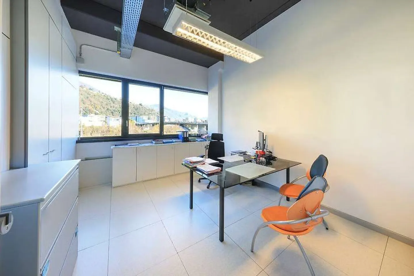 Location d'un grand bureau lumineux dans un emplacement central - Losone - Photo 3 sur 4