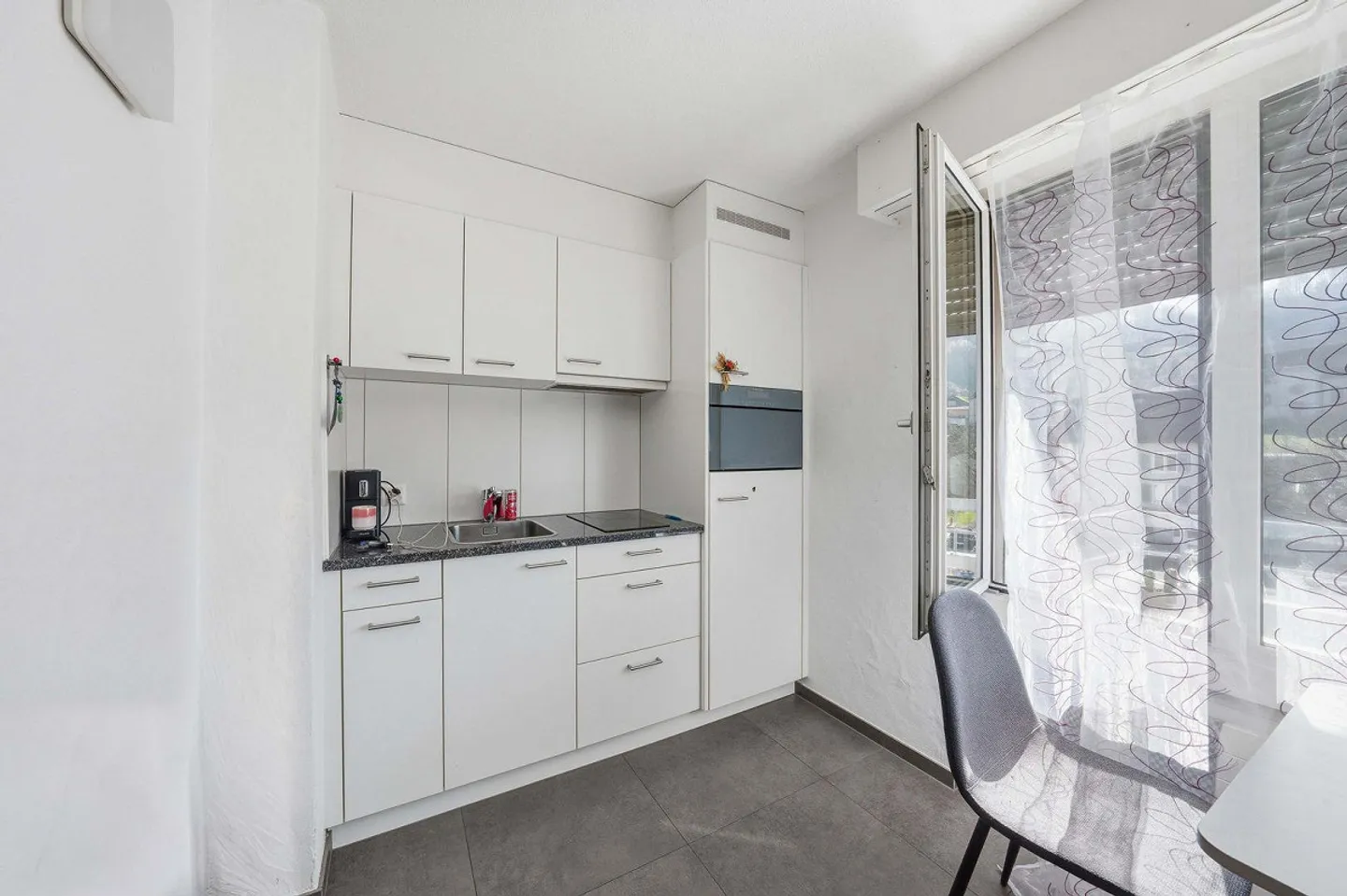 1.5-Room Apartment - Photo 2 of 8