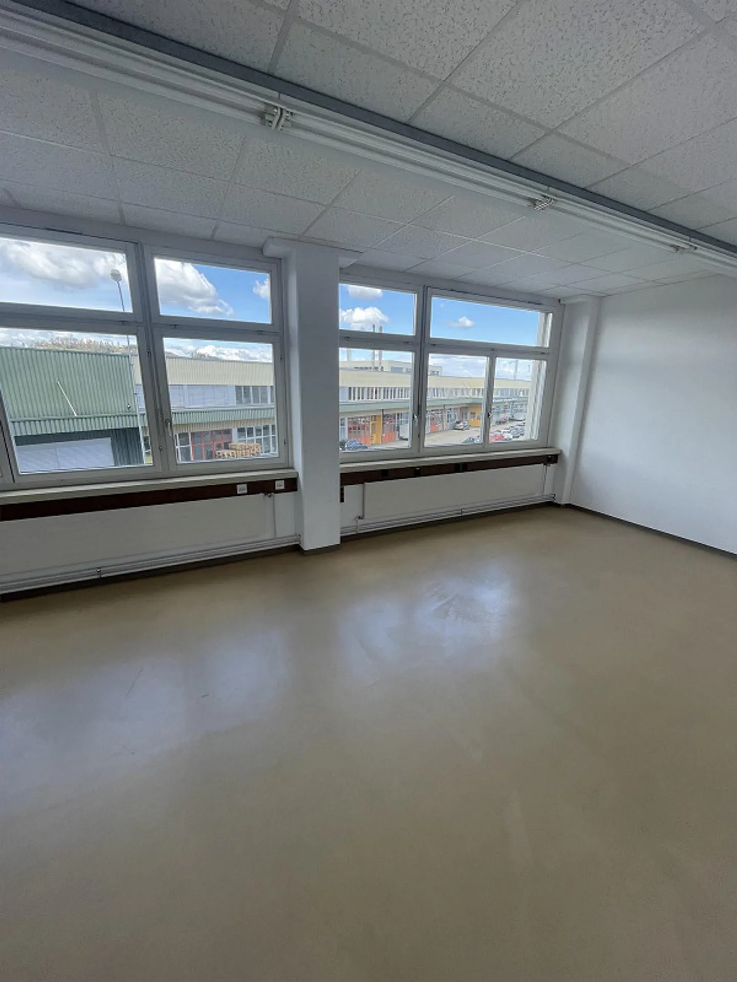Zu Vermieten Büroraum oder Klein Gewerbe - Foto 4 von 9