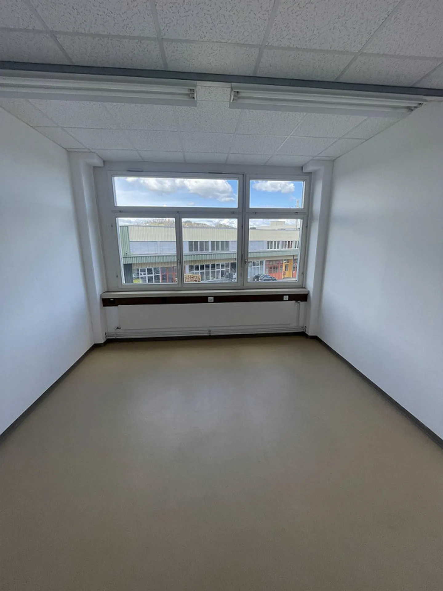 Zu Vermieten Büroraum oder Klein Gewerbe - Foto 5 von 9