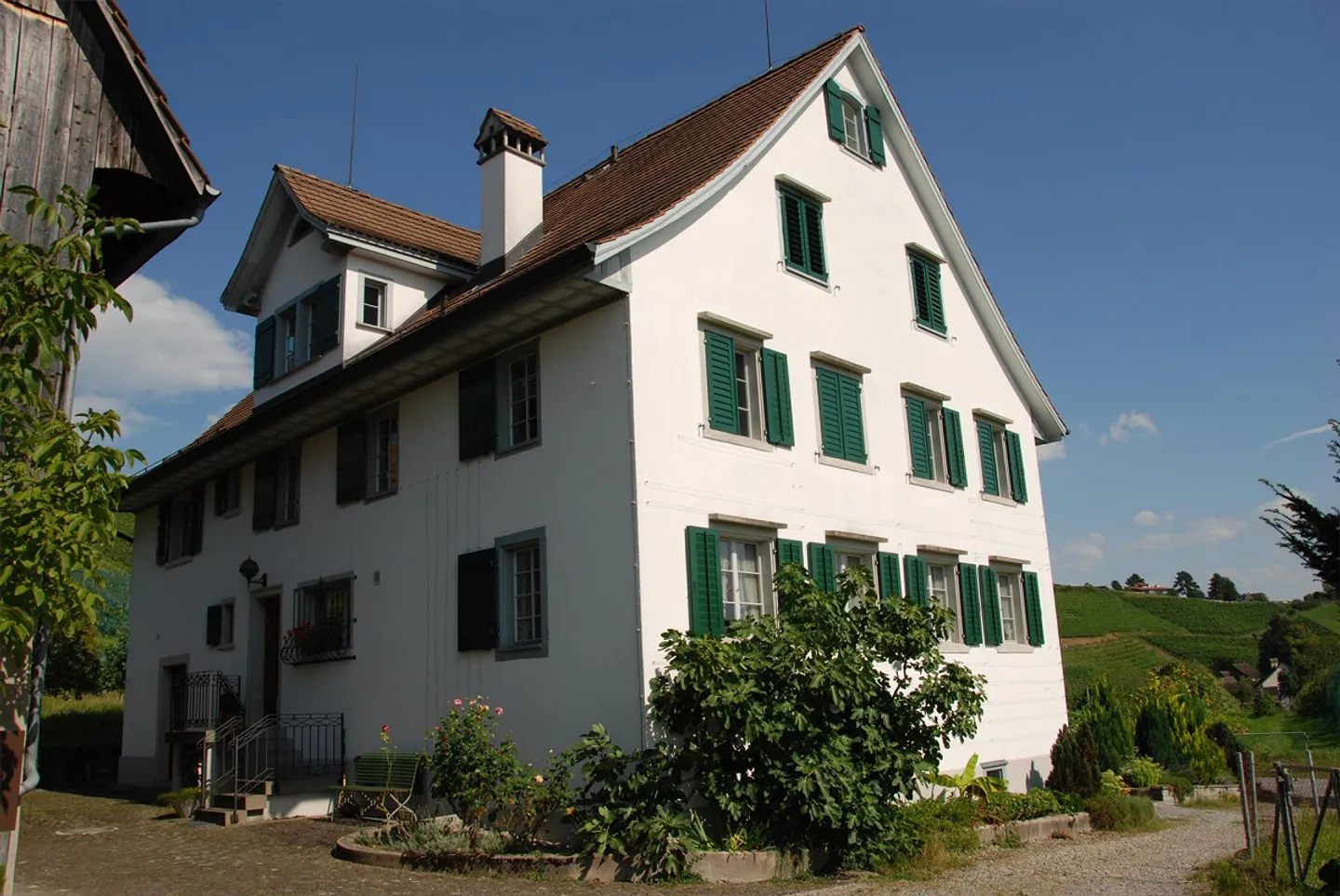 Charming Semi-Detached House with Lake View in Männedorf - Photo 2 of 18