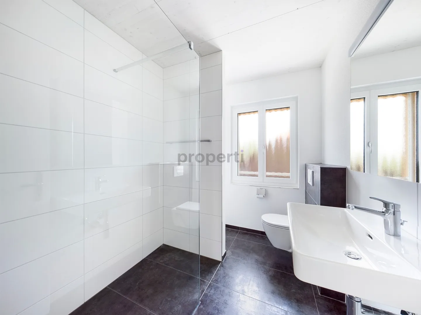 Moderno appartamento mansardato di 3,5 locali con balcone a Diessbach vicino a Büren - Foto 6 di 9