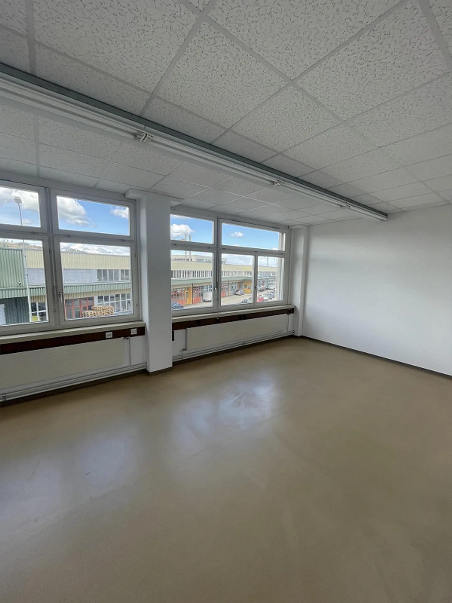 Zu Vermieten Büroraum oder Klein Gewerbe - Foto 7 von 9
