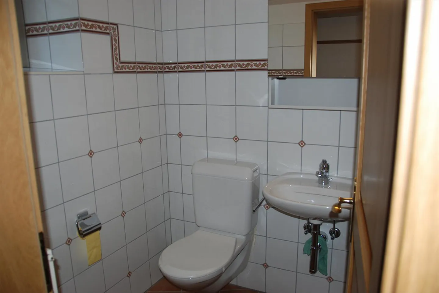 Charming Semi-Detached House with Lake View in Männedorf - Photo 10 of 18