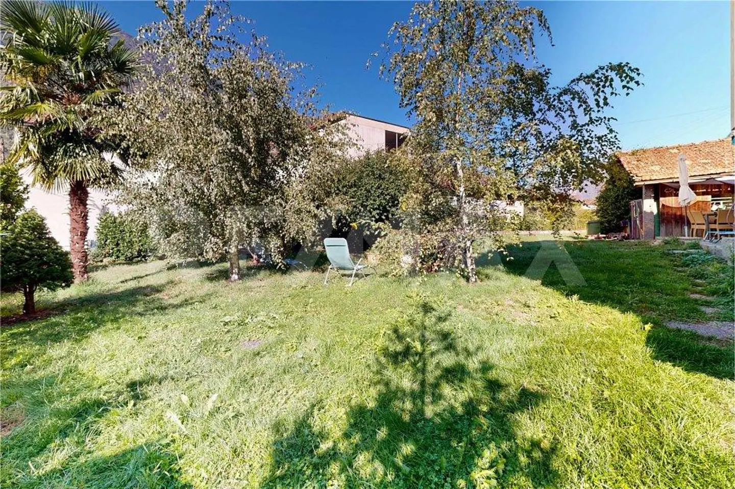 House with two apartments - Photo 4 of 13