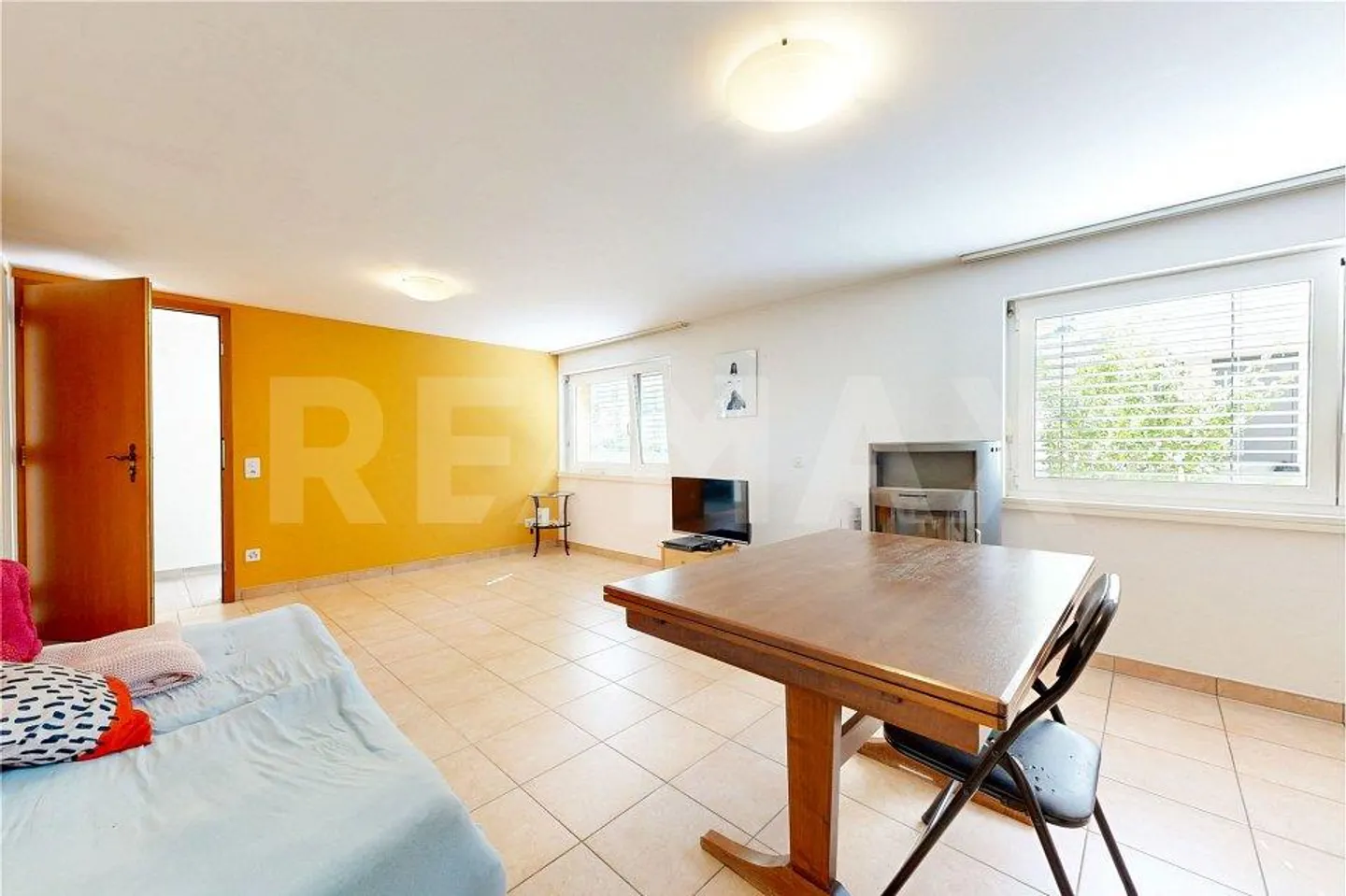 House with two apartments - Photo 5 of 13