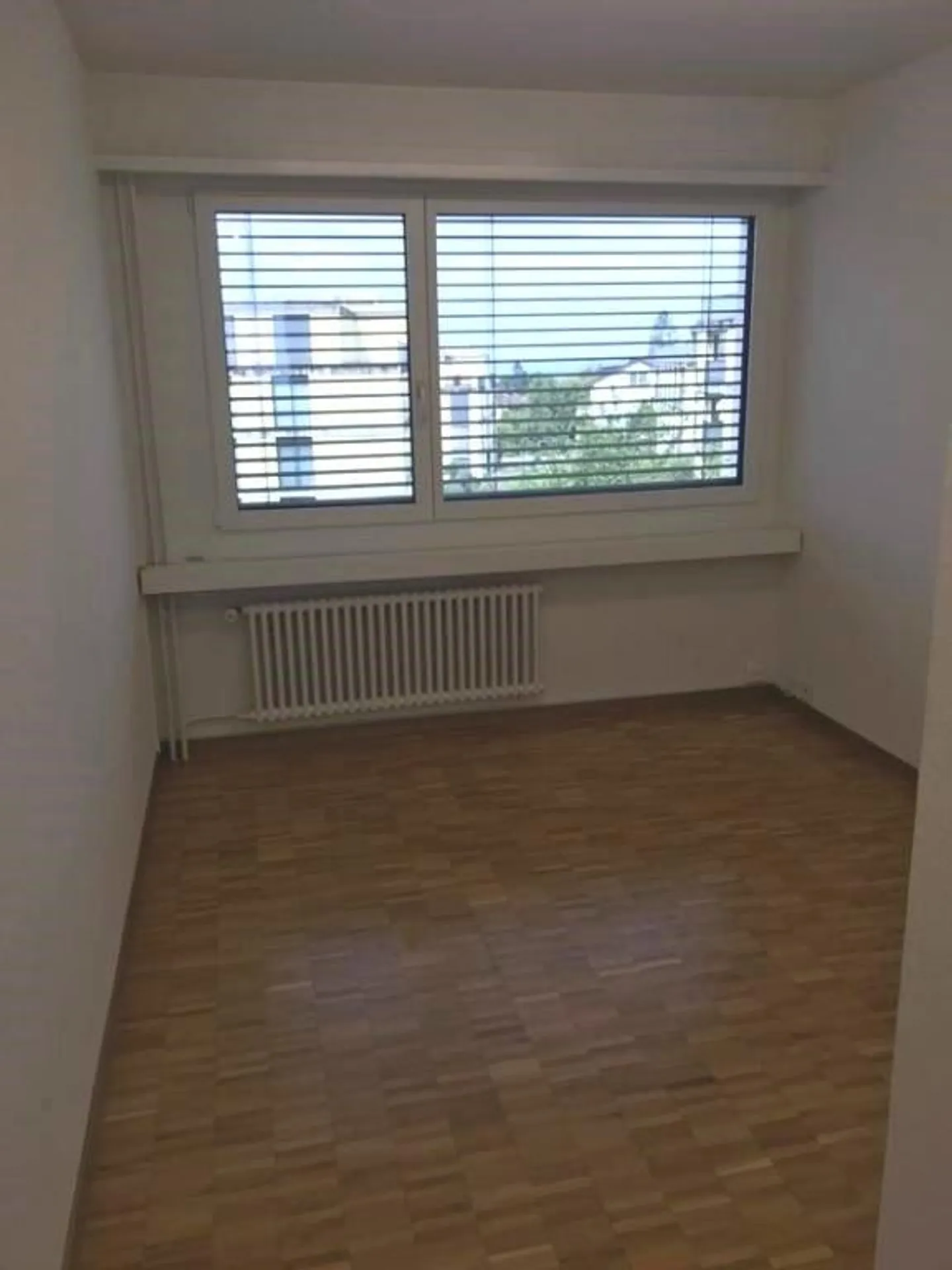 Camera spaziosa come oggetto accessorio in una posizione tranquilla - Foto 2 di 3