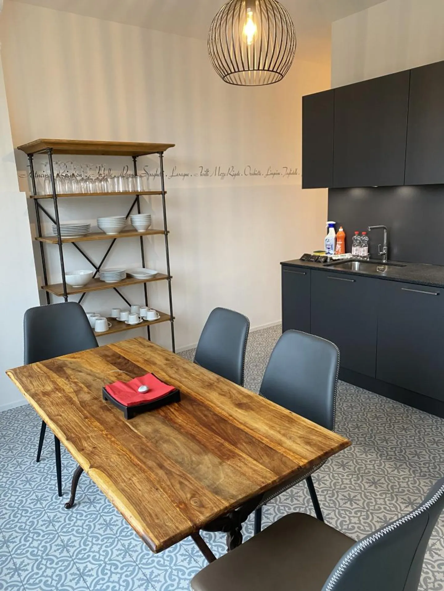Appartamento Incantevole con Vista Lago - Foto 3 di 11