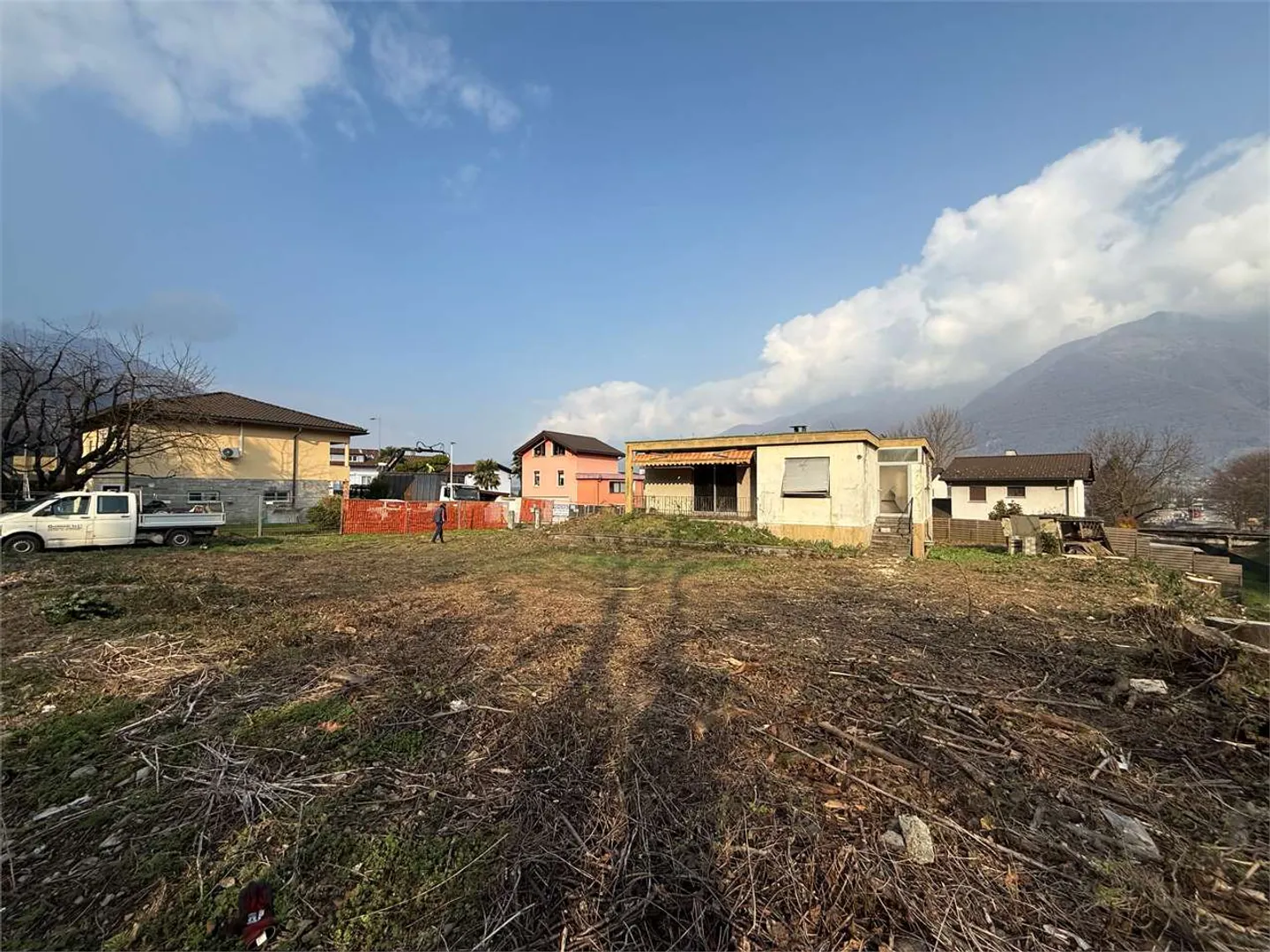 Terrain constructible à vendre - Photo 2 sur 8
