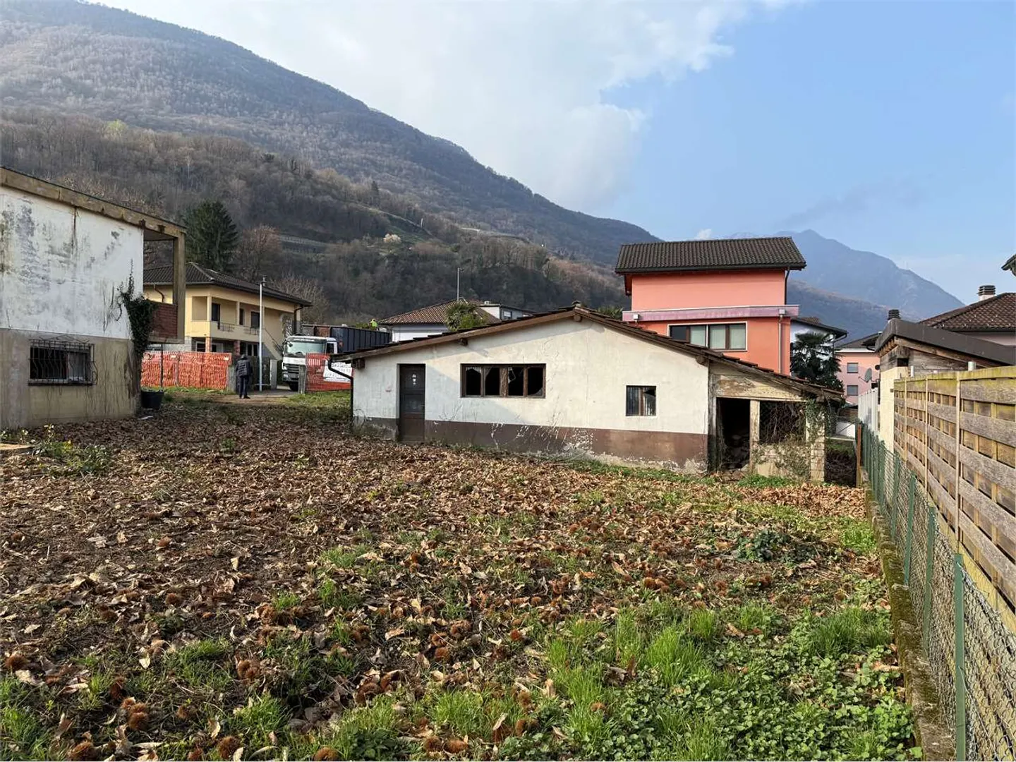 Terrain constructible à vendre - Photo 6 sur 8