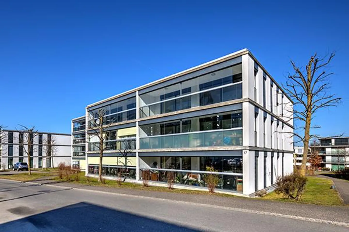 Spacious 3.5 room apartment with a large balcony in Lachen! - Photo 2 of 9