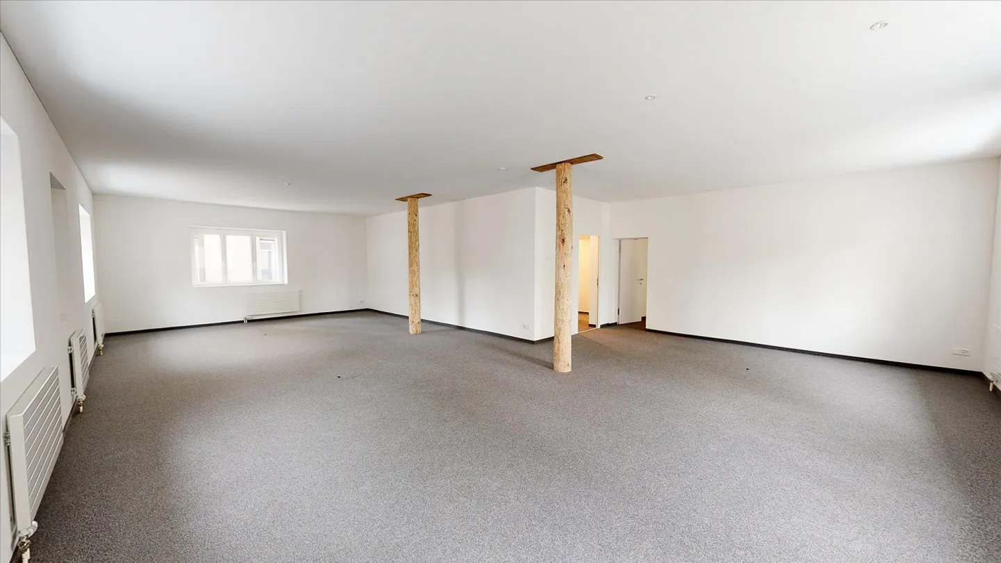 Attractive commercial space in a central location - perfect for your team! - Photo 2 of 8