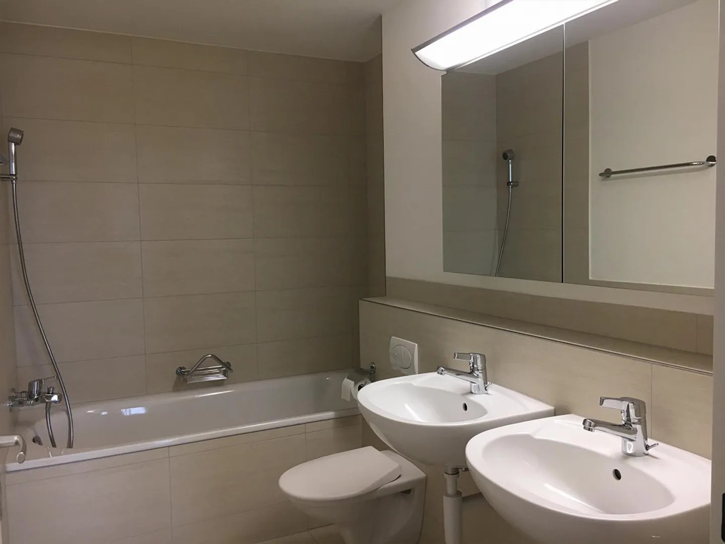 Spacious 3.5 room apartment with a large balcony in Lachen! - Photo 5 of 9