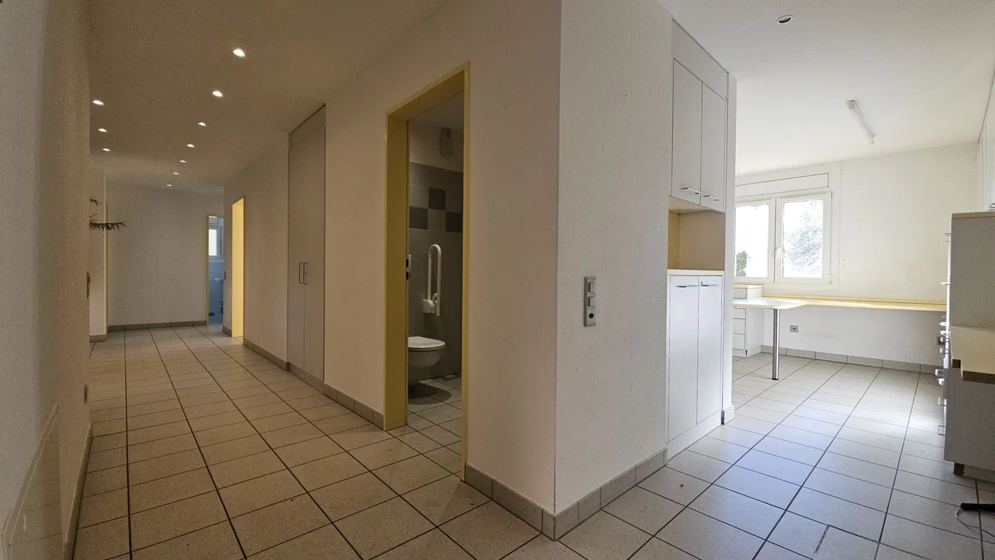 MÖBLIERTES MEDIZINISCHES STUDIO IN CASTIONE - Foto 2 von 7