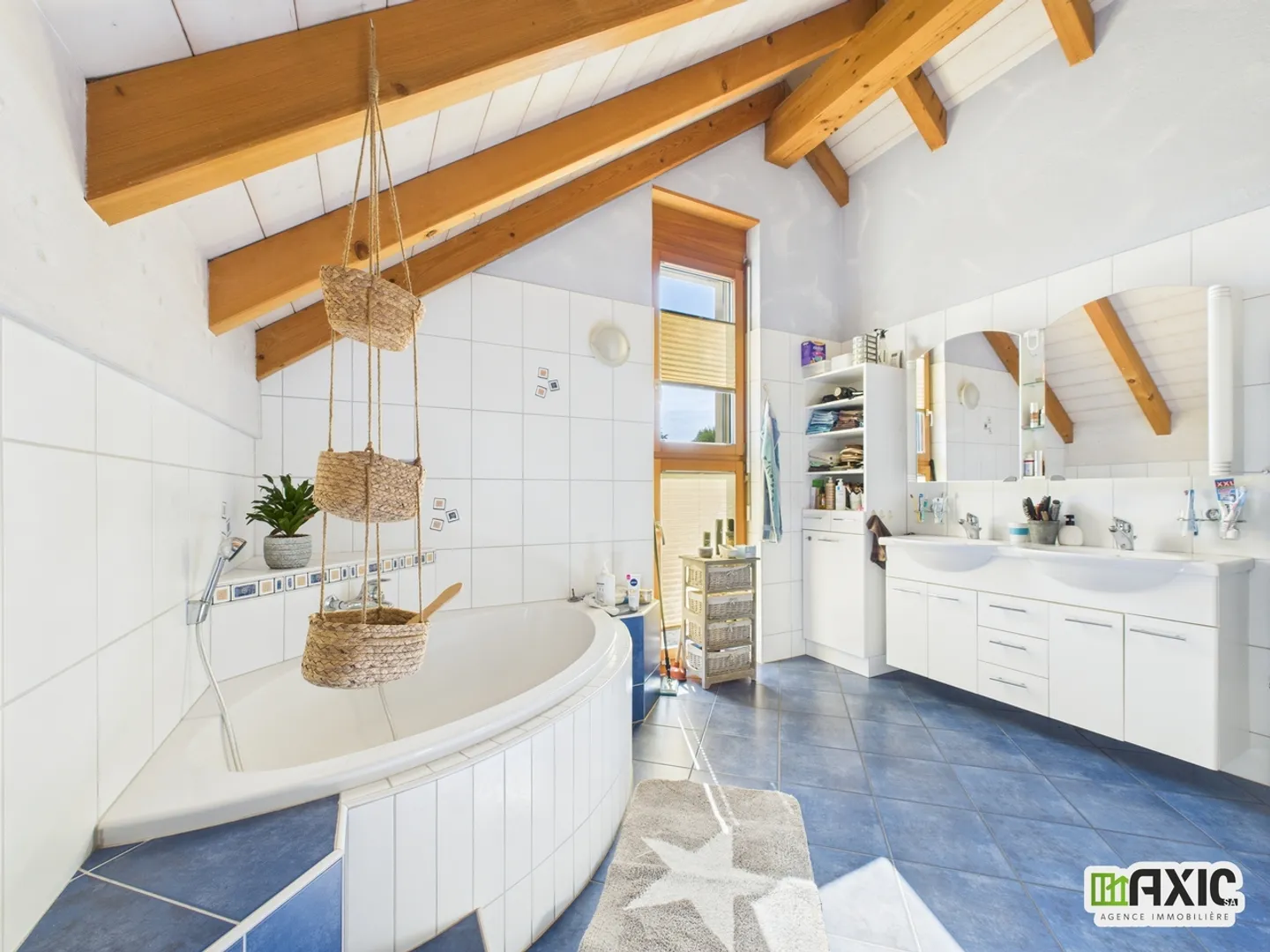 Villa moderna e spaziosa con giardino - Foto 14 di 25