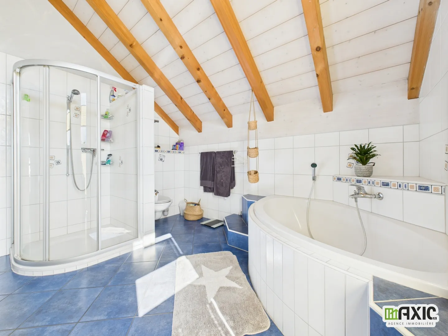 Villa moderna e spaziosa con giardino - Foto 15 di 25