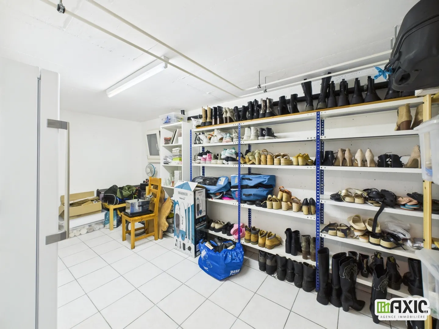 Villa moderna e spaziosa con giardino - Foto 18 di 25