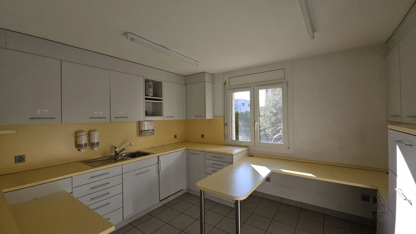 MÖBLIERTES MEDIZINISCHES STUDIO IN CASTIONE - Foto 3 von 7