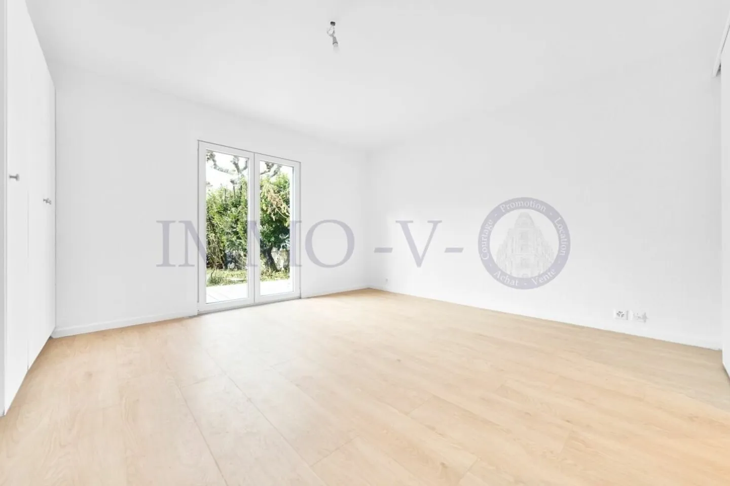 RENOVEE DE STANDING AVEC GRAND JARDIN ET VUE LAC - 5P + STUDIO - Photo 11 sur 20