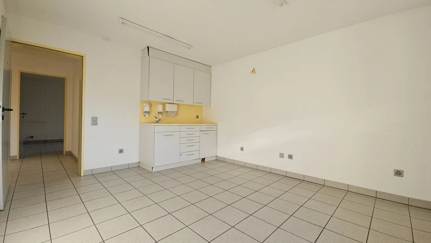 MÖBLIERTES MEDIZINISCHES STUDIO IN CASTIONE - Foto 5 von 7