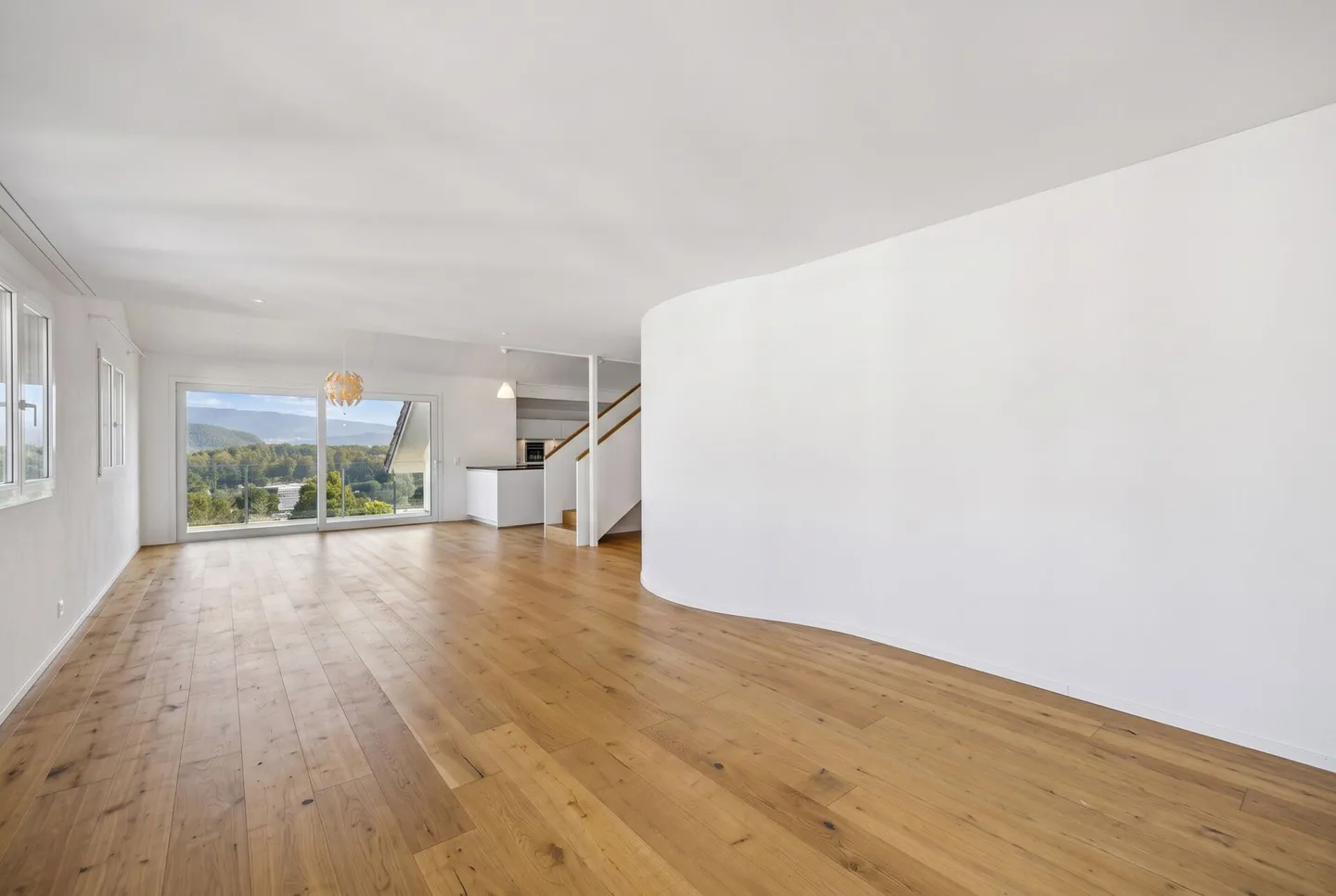 5.5-Room Maisonette Apartment with a View of the Limmattal - Photo 2 of 17