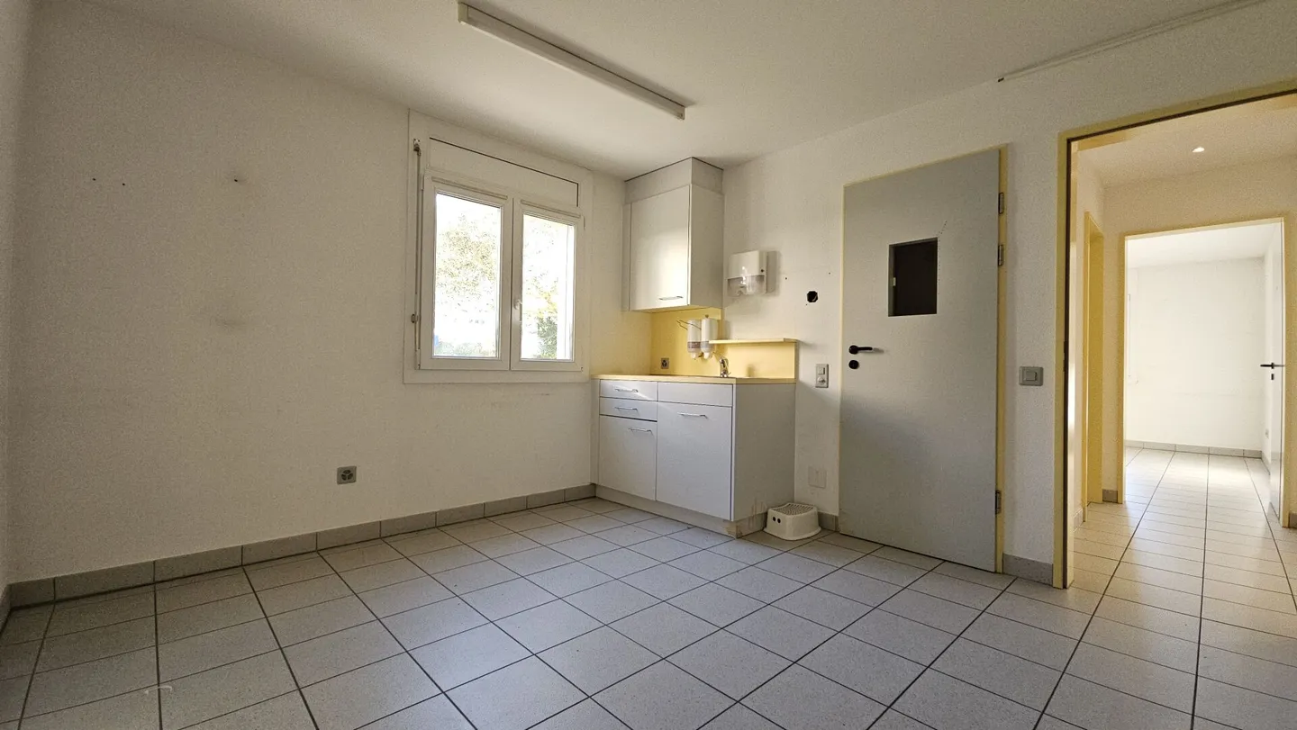 MÖBLIERTES MEDIZINISCHES STUDIO IN CASTIONE - Foto 6 von 7