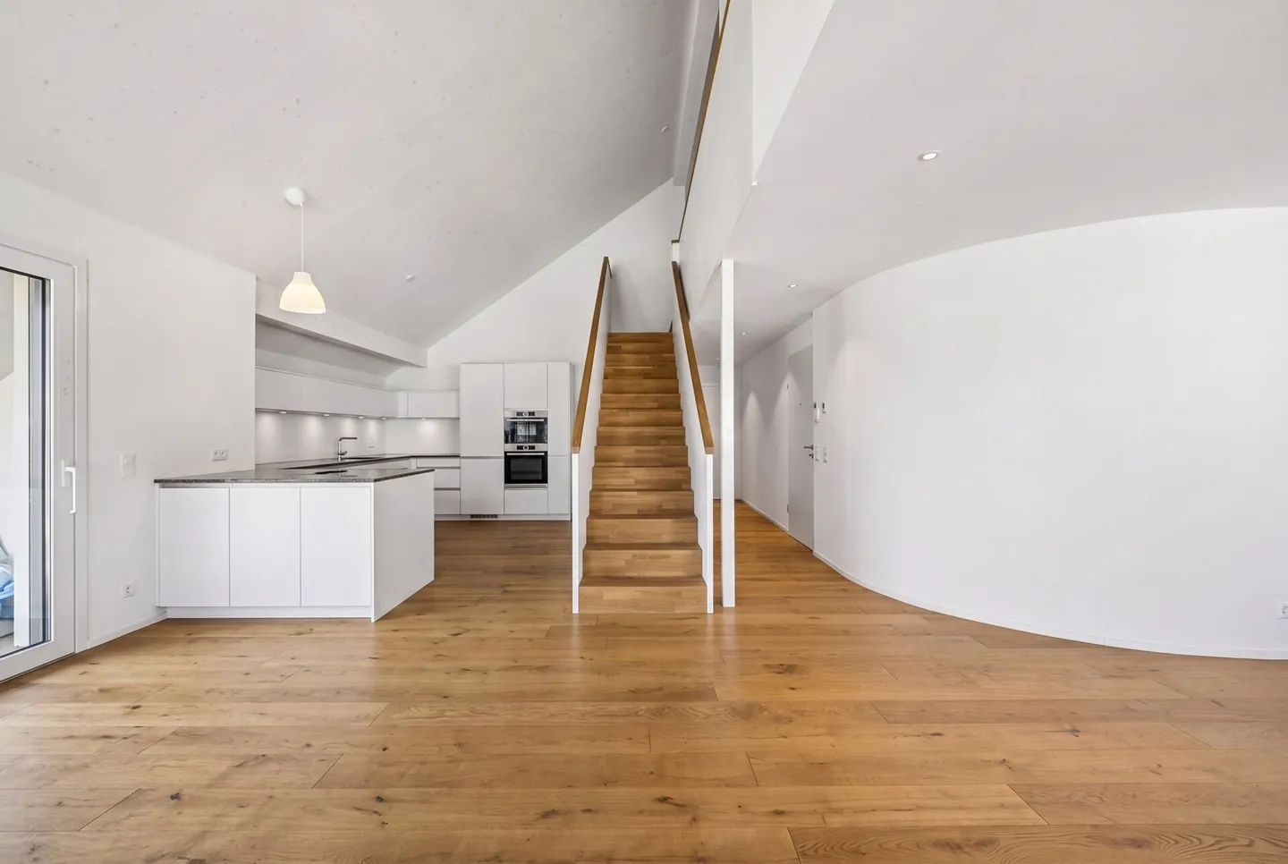 5.5-Room Maisonette Apartment with a View of the Limmattal - Photo 3 of 17