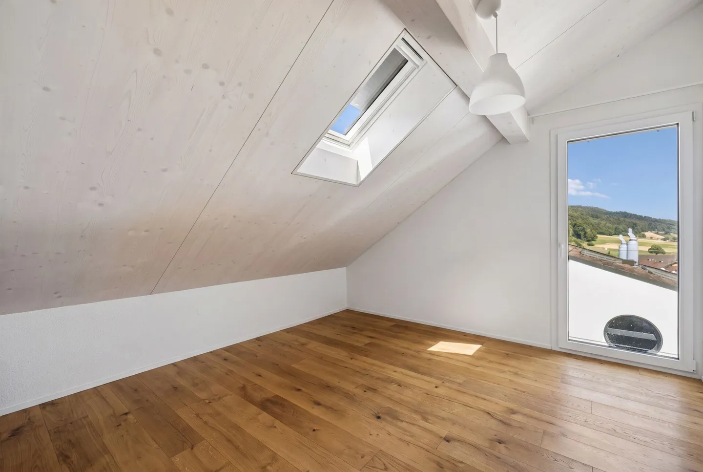 5.5-Room Maisonette Apartment with a View of the Limmattal - Photo 8 of 17