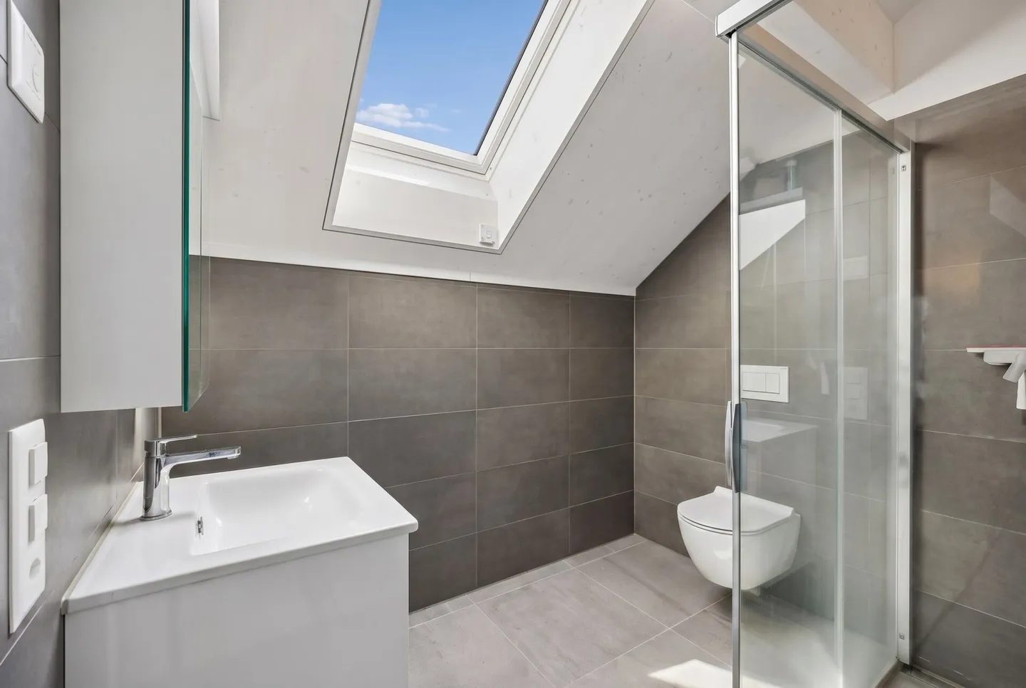 5.5-Room Maisonette Apartment with a View of the Limmattal - Photo 11 of 17