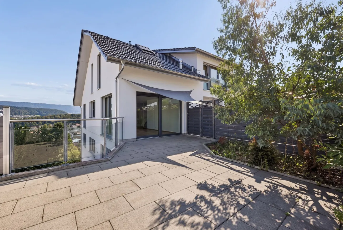 5.5-Room Maisonette Apartment with a View of the Limmattal - Photo 14 of 17